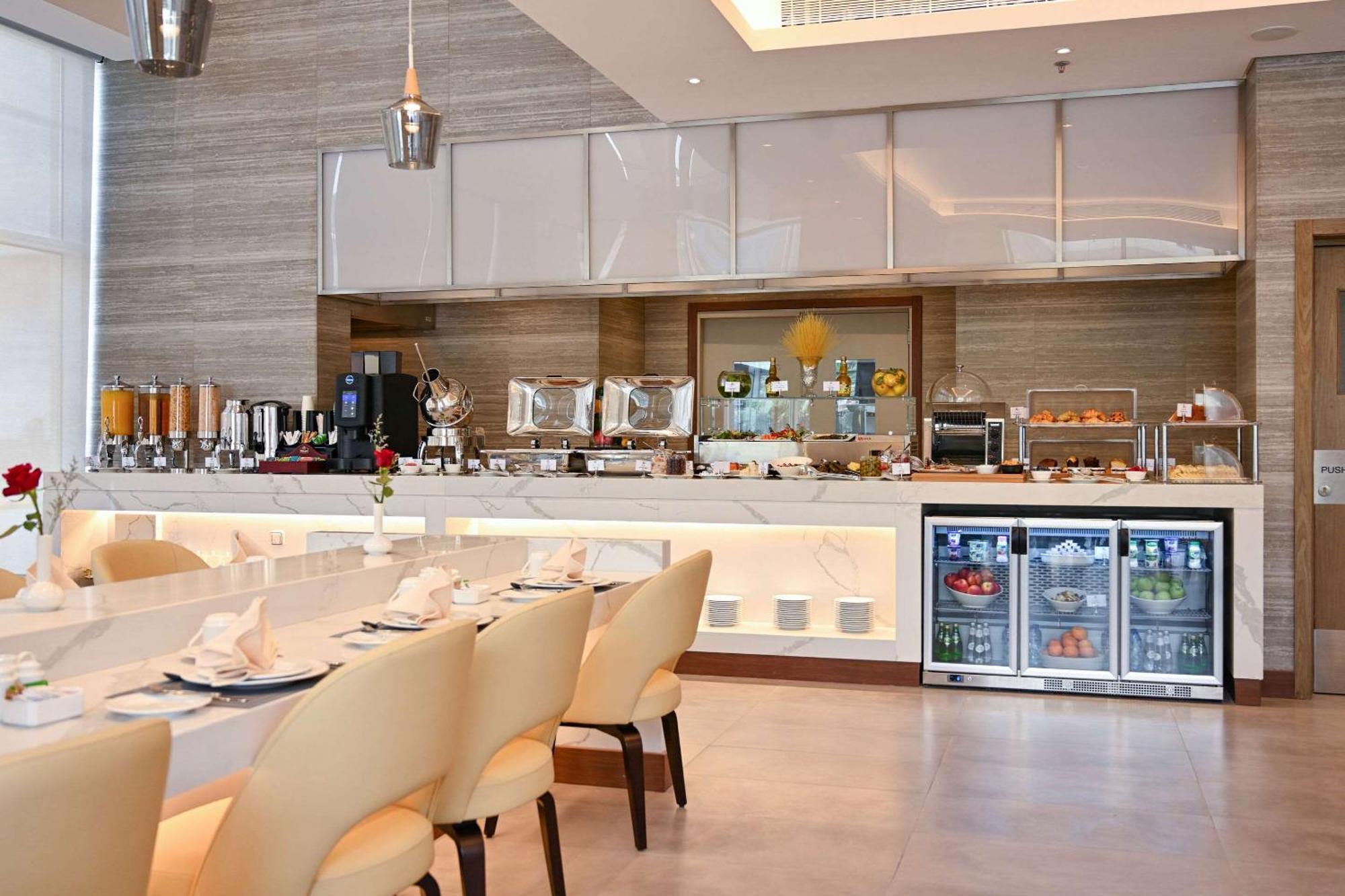 Comfort Hotel Riyadh Olaya Bagian luar foto
