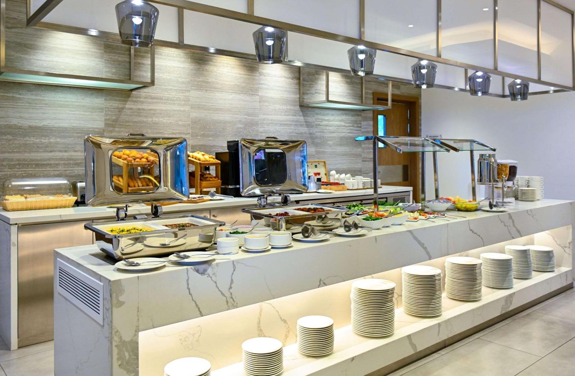 Comfort Hotel Riyadh Olaya Bagian luar foto