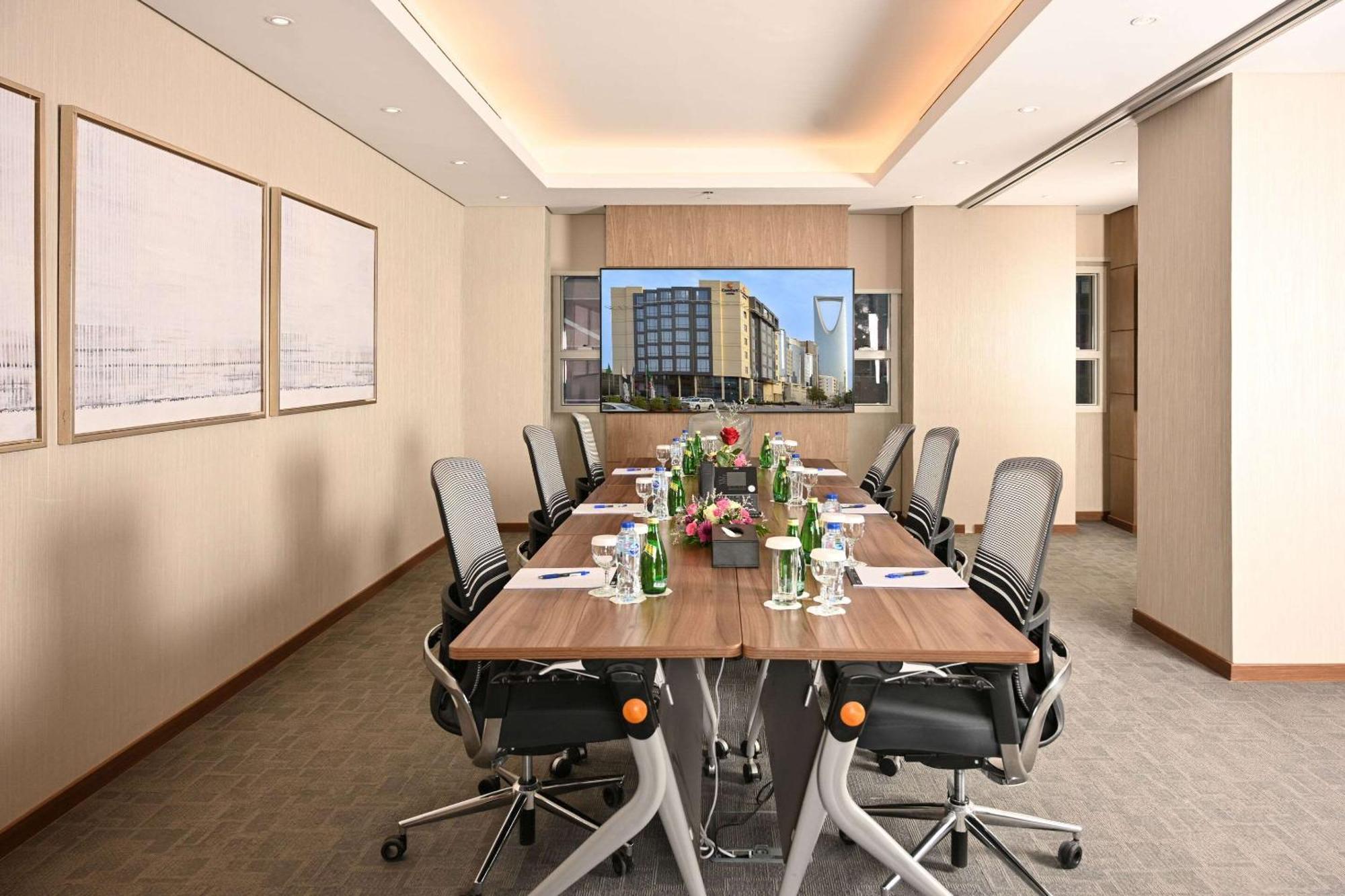Comfort Hotel Riyadh Olaya Bagian luar foto